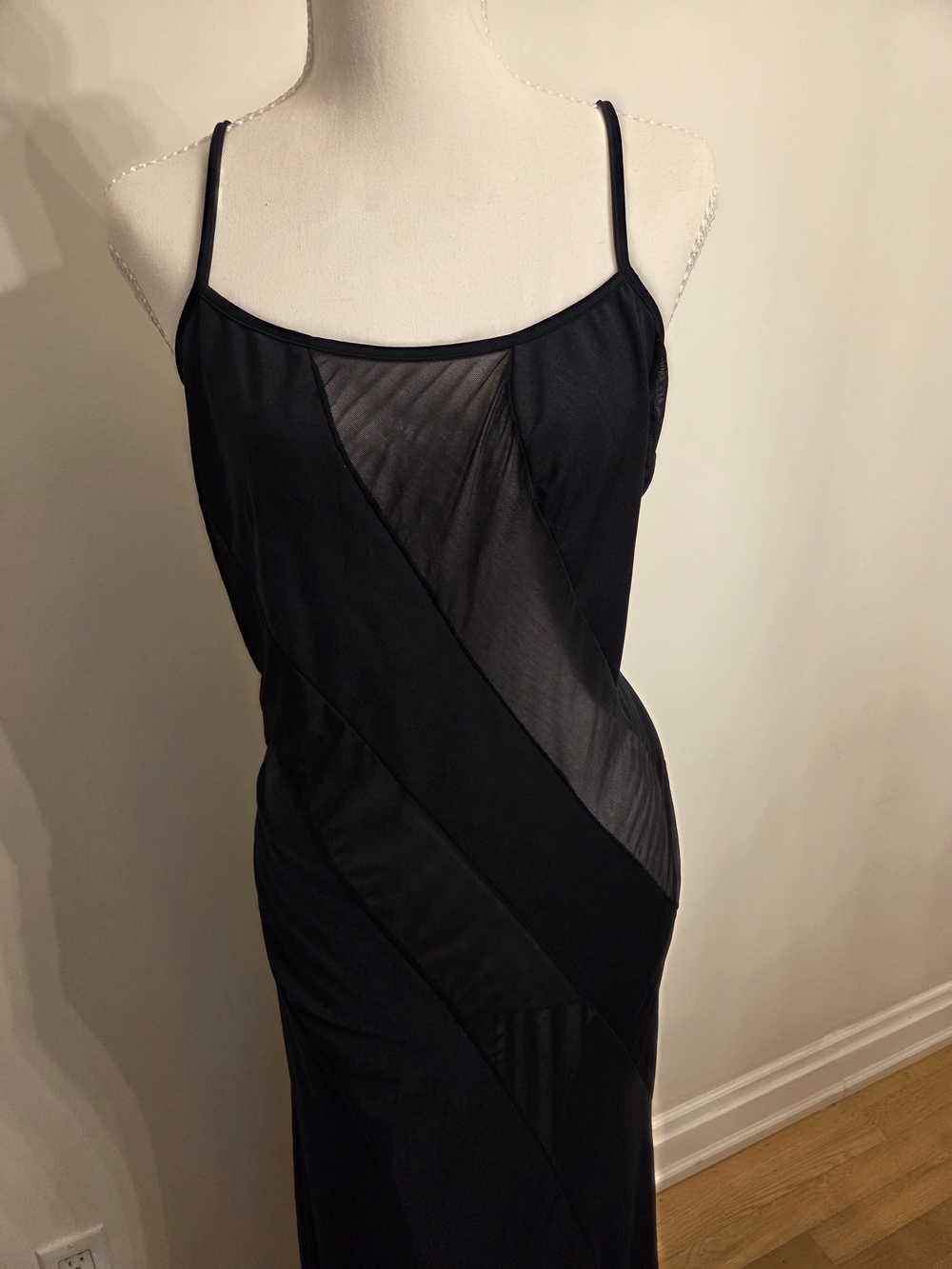 Frederick's of Hollywood Black Sheer Panel Nighthown - Picture 3 of 9